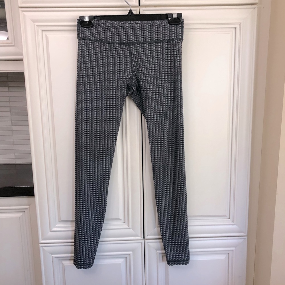 Ivivva by Lululemon girls leggings 🍋